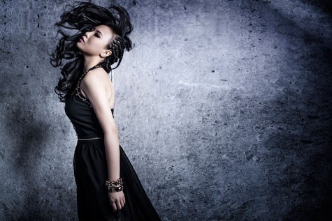 Nguyễn Khánh Phương Linh sinh năm 1991, là một trong những thí sinh tham gia chương trình Giọng hát Việt 2012 và trụ lại được tới vòng liveshow thứ 5. Phương Linh được đánh giá cao bởi giọng hát khỏe, phong cách biểu diễn cá tính và khả năng hát tiếng Anh tốt.
