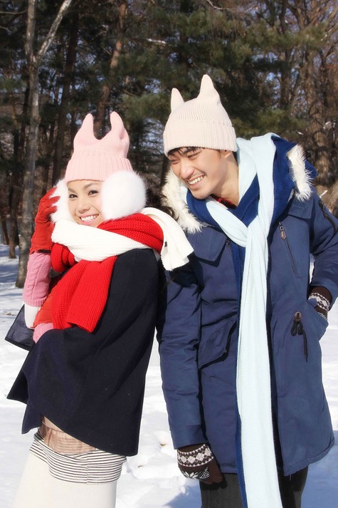 “Mãi mãi mất anh” là một sáng tác của nhạc sĩ Song Luân, người bạn thân của Trà Ngọc Hằng, MV được thực hiện tại Hàn Quốc vào dịp mùa đông lạnh giá.
