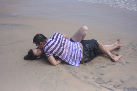 Trang Nhung và Lương Thế Thành với những cảnh quay lãng mạn trên bãi biển vắng người