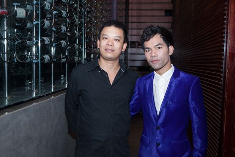 Yasuy với nhạc sỹ Hồng Kiên trước khi đêm diễn bắt đầu