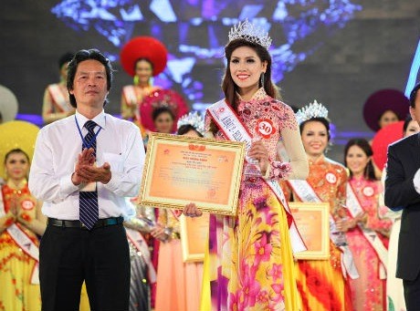 Á hậu 2 Hoa hậu Dân tộc Việt Nam 2013 Nguyễn Thị Loan