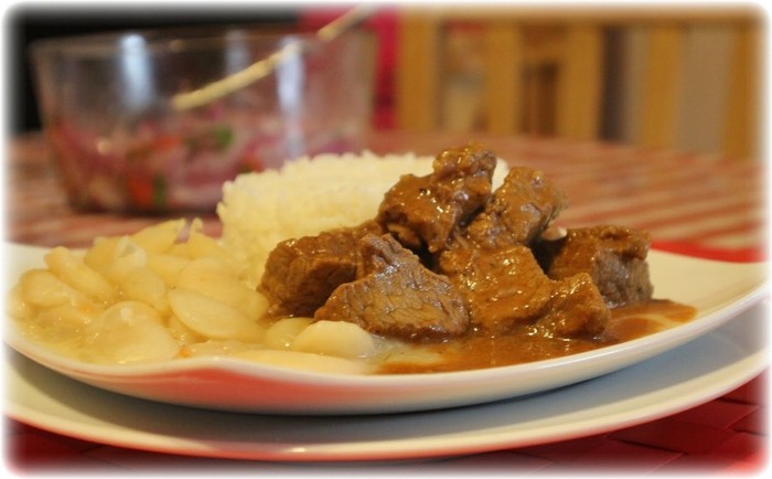 "Món Adobo de carne của Pêru, món thịt hầm nổi tiếng với thịt tẩm ướp ngon tuyệt từ ngô lên men giấm rất đậm đà vị Umami"