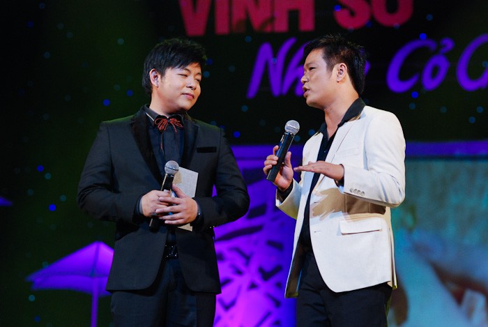 Sau đó Quang Lê trong lúc giao lưu cùng MC Chiến Thắng thì có tâm sự là anh sẽ tặng số tiền này cho nhạc sĩ Vinh Sử để điều trị bệnh ung thư trực tràng.