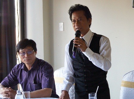Chế Linh và ông Nông Xuân Ái tại buổi gặp gỡ báo chí ngày 17/11 vừa qua