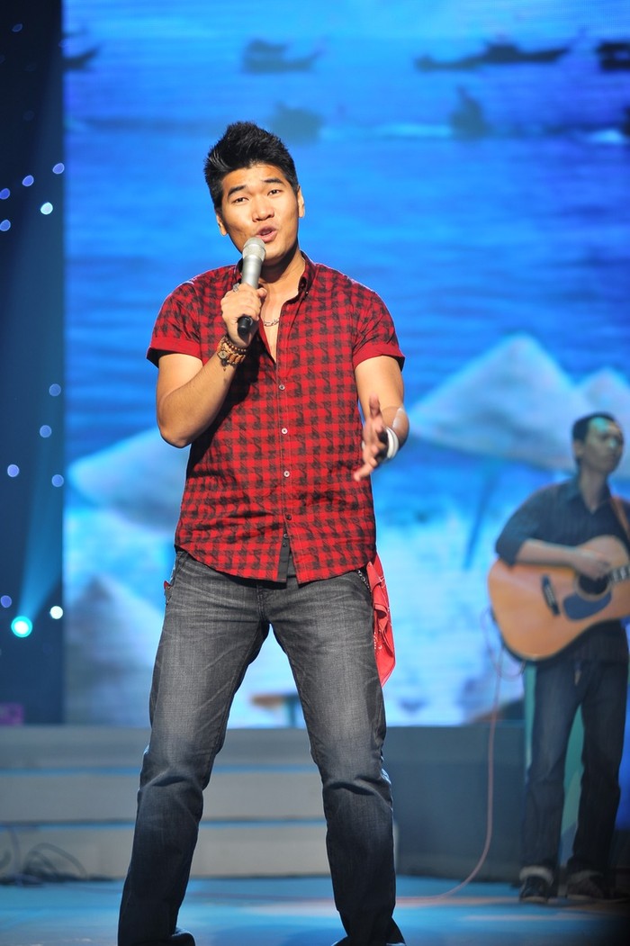 Tạ Quang Thắng trở lại với sân khấu Bài hát Việt bằng một sáng tác do anh viết và tự thể hiện mang tên Chuyện người đánh cá, một ca khúc Country được phối khí và hát theo phong cách Acoustic.