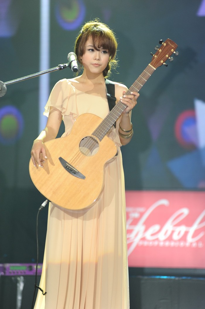 Đứng yên của Thái Trinh cũng nhận được nhiều sự ủng hộ của khán giả, cô bé chinh phục người nghe không những bằng một giọng hát cao vút, đầy cảm xúc mà còn bằng một phong cách với vẻ bề ngoài xinh xắn, dễ thương.