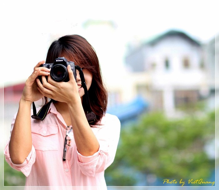 Với những bức ảnh của mình, Linh muốn góp phần vào cuộc thi nhằm tôn vinh vẻ đẹp trong sáng và thánh thiện của nữ sinh Việt Nam.