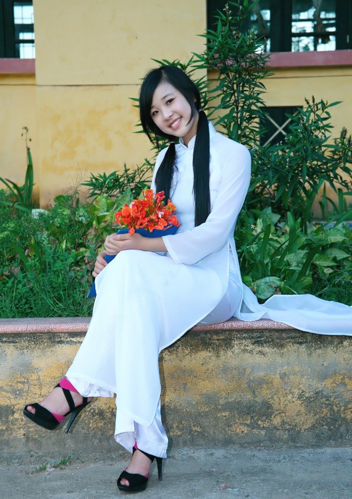 Hà Phương tham gia Cuộc thi “Học sinh thanh lịch và tài năng” năm 2012 do Đoàn trường tổ chức, đạt giải nhì và giải nữ sinh duyên dáng nhất.