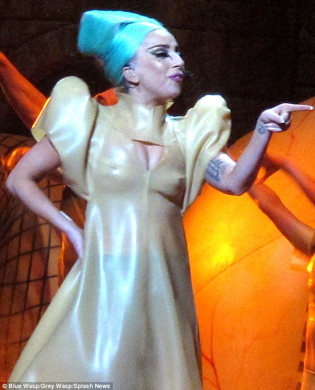 Những trang phục thật sự khác người của Lady Gaga