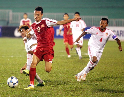 U19 Việt Nam (đỏ) tại vòng loại châu Á cuối năm 2011. Ảnh: An Nhơn