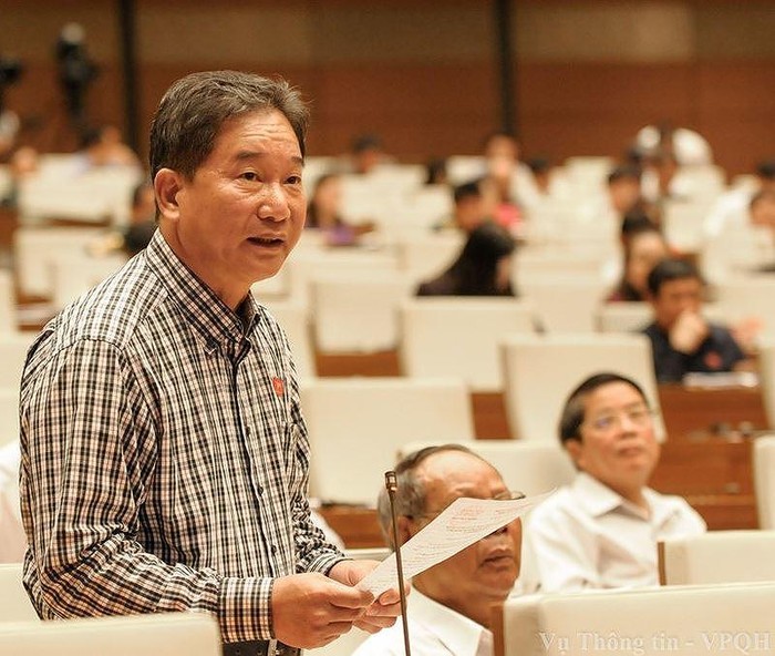 Ông Nguyễn Bá Thuyền (Đại biểu Quốc hội khóa XII, XIII) cho rằng cần xử lý những người dù đã hủy hợp đồng hay trả lại kit test mua của Công ty Việt Á. (Ảnh: VPQH)