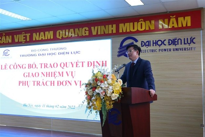 Phó giáo sư - Tiến sĩ Đinh Văn Châu phát biểu tại Lễ công bố và trao Quyết định về công tác cán bộ..