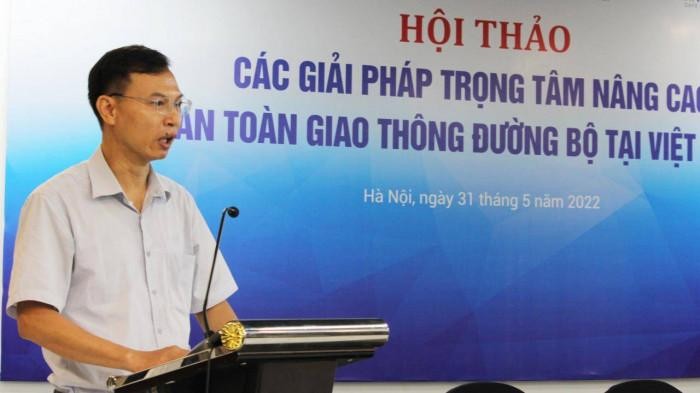 Ông Trần Hữu Minh, Chánh văn phòng Ủy ban An toàn giao thông quốc gia phát biểu tại hội thảo. (Ảnh: YC)