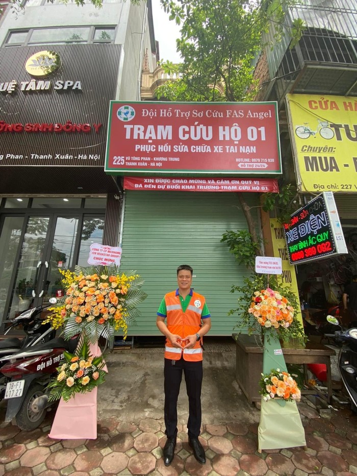 Mới đây, anh Việt đã khai trương Trạm cứu hộ 01, đây là nơi để các thành viên trong nhóm giao lưu, học tập; là nơi dạy nghề cho tình nguyện viên - thành viên chưa có nghề nghiệp ổn định, và sửa chữa xe bị tai nạn. (Ảnh: NVCC)