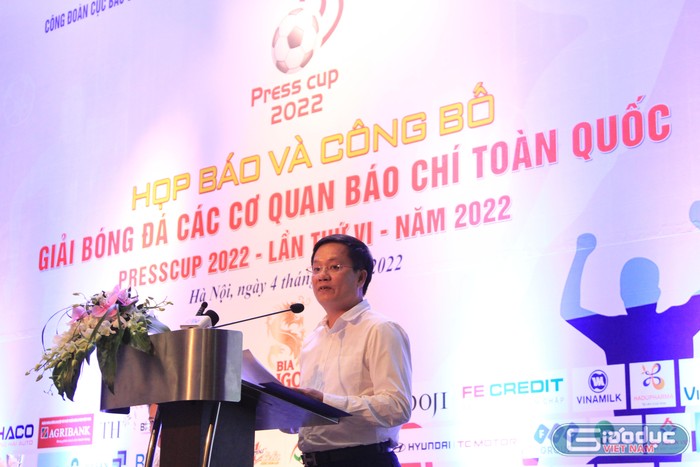 Nhà báo Hồ Minh Chiến – Tổng biên tập Tạp chí Gia đình Việt Nam, Trưởng Ban tổ chức Press Cup 2022 phát biểu tại buổi họp báo. (Ảnh: Mạnh Đoàn)