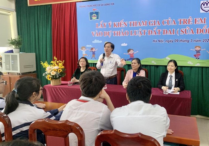 Phó Chủ tịch Hội Bảo vệ quyền trẻ em Việt Nam Hà Đình Bốn phát biểu tại hội nghị. (Ảnh: Hồng Thái)