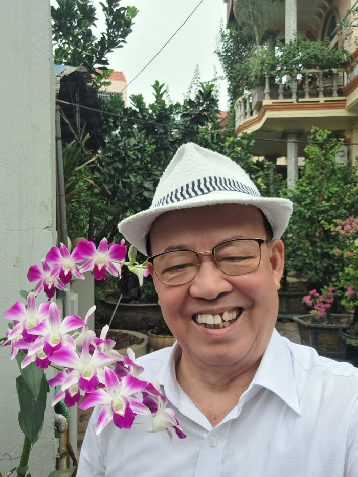 Thầy Phan Quốc Khánh tươi vui khi sức khoẻ trở lại bình thường. (Ảnh: NVCC)