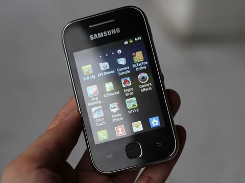 Samsung Galaxy Y: Màn hình cảm ứng điện dung 3.0 inch