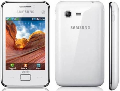 Samsung Star 3 Duos S5222 (Giá tham khảo 2,5 triệu đồng) Nhìn bên ngoài Star 3 Duos S5222 có thiết kế khá giống với người tiền nhiệm Galaxy Y với viền quanh máy làm bằng chrome giả.