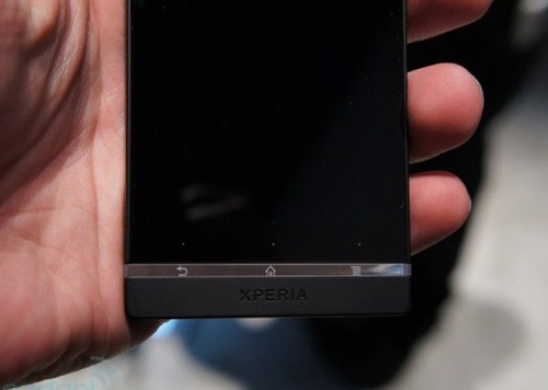 Xperia S cũng là smartphone Android đầu tiên của Sony được trang bị vi xử lý lõi kép tốc độ 1,5 GHz, đi kèm với RAM 1 GB và bộ nhớ trong lên tới 32 GB. Hiện tại Xperia S được bán ra với hệ điều hành Android 2.3 tuy nhiên sẽ sớm nâng cấp lên Android 4.0. Giá chính hãng model này là 14 triệu đồng.