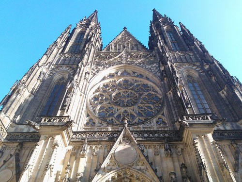 Một nhà thờ ở Prague được chụp lại bằng Lumia 800.