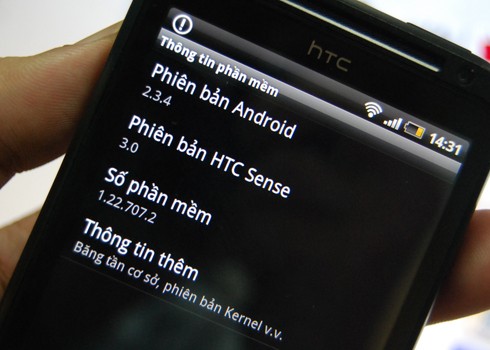 HTC EVO 3D chạy hệ điều hành Android 2.3.4, HTC Sense 3.0