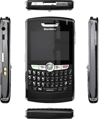 BlackBerry 8800 khỏe khoắn và “gợi cảm” khi đường viền được mạ bởi lớp crom màu bạc bóng loáng. Kích thước 114 x 66 x 14 mm khiến BlackBerry 8800 không gọn gàng hơn các model cùng hãng là mấy nhưng về chiều dày thì nó là mẫu mỏng nhất thuộc dòng BlackBerry của RIM. Giá tham khảo khoảng 900.000 Đ cho máy mới khoảng 95%.