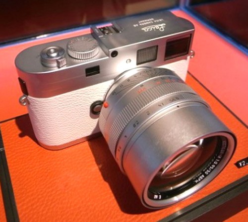 Máy có khả năng tương thích với tất cả các ống kính Leica M.