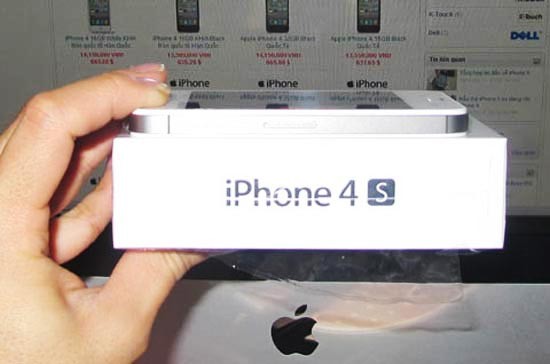 Không thể phủ nhận sức nóng của iPhone 4S trên thị trường hiện nay. Apple đã bán ra hơn 37 triệu chiếc iPhone trong suốt quý 4 vừa qua, biến chiếc điện thoại này trở thành smartphone bán chạy nhất trên thế giới. Cho đến khi iPhone 5 được ra mắt thì khó có đối thủ nào có thể hạ gục danh hiệu này của iPhone 4S.