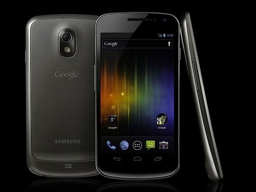 Samsung Galaxy Nexus được cho là đối thủ nặng ký nhất đối với iPhone của Apple.Thiết bị chạy Android này có màn hình 4.65-inch, camera trước và sau, thiết kế không hề thua kém iPhone. Với khả năng hỗ trợ mạng 4G LTE, đây là sự lựa chọn lý tưởng dành cho những khách hàng muốn sở hữu một thiết Android đỉnh cao.