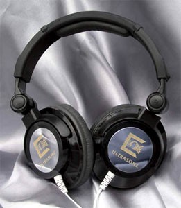Tai nghe S-Logic Edition 9: Ultrasone của Mỹ xuất xưởng tai nghe với driver được làm bằng Titan, chụp tai làm bằng lông cừu lấy từ nước Ethiopia ở châu Phi. Utrasone S-Logic Edition 9 được bán với giá 1.500 USD và là tai nghe đắt nhất thế giới.