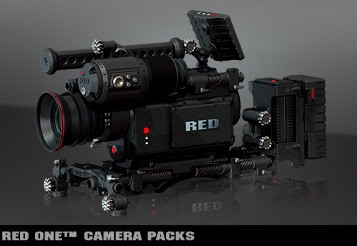 Máy quay Red One: Với máy Red One, bạn có thể cầm máy bằng một tay (máy dài khoảng 30cm và nặng gần 4 kg chưa kể ống kính và pin) để quay những đoạn video với độ phân giải 12 megapixel và đạt 60 hình một giây. Red One được thiết kế để người sử dụng có thể chụp được những tác phẩm có độ sắc nét và chiều sâu như đang sử dụng máy ảnh phim 35mm với trình độ tay nghề thiện xạ như của các đạo diễn Peter Jackson và Steven Soderbergh. Giá 17.500 USD