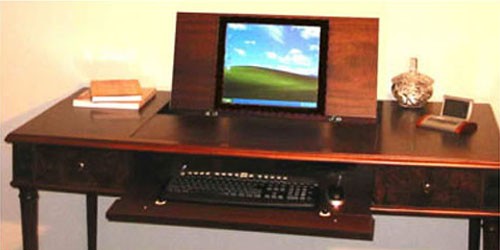 Truvia EPC: Với tên hiệu “Amish Computer”, chiếc PC của hãng Truvia này được chế tác hoàn toàn thủ công với những chất liệu như gỗ, thép, sợi carbon… Truvia EPC được sản xuất dựa trên đơn đặt hàng của người dùng nên các chi tiết của máy rất riêng biệt, không cái nào giống cái nào. Giá 55.000 USD