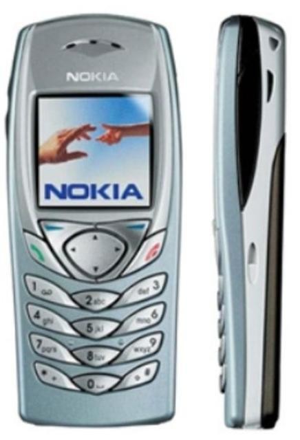 Nokia 6100: Là một trong những chiếc điện thoại di động nhỏ nhất bấy giờ (2002), nó chỉ nặng 76 gram, và được xây dựng trên sự thành công của 8210. Siêu nhẹ, bàn phím thiết kế đơn giản cùng với phím điều khiển 4 chiều giúp bạn truy cập các chức năng nhanh chóng và dễ dàng hơn. Giá tham khảo 200.000 VNĐ (Máy cũ)