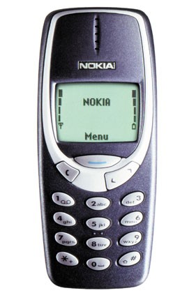 Nokia 3310: Không chỉ có giá rẻ và dễ sử dụng, thiết bị này còn sở hữu thiết kế gọn, vỏ ngoài dễ thay thế, có thể tải nhạc chuông, quay số giọng nói. Model mang tới một thành công riêng cho Nokia khi định nghĩa về một thiết bị dễ dùng, phổ thông, lý do để nhiều người chọn mua, và hãng này có một lượng fan đông đảo. Giá tham khảo 170. 000 VNĐ (Máy cũ)