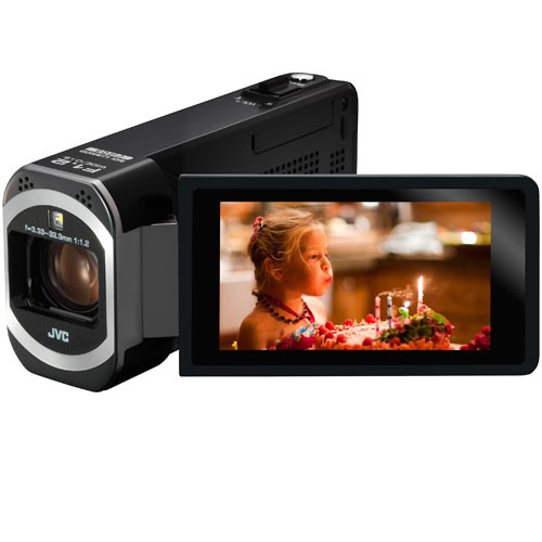 Máy quay phim JVC GZ-V500BUS: Khả năng quay phim Full HD. Zoom quang học 10x. Cảm biến Back-illuminated CMOS 1/4.1” 3.3MP. Màn hình LCD 3.0” “Frameless”(230K pixel). Ống kính JVC HD F1.2, 32.8mm. Khe cắm thẻ nhớ: SDXC/SDHC/SD. Giá tham khảo: 11,49 triệu đồng