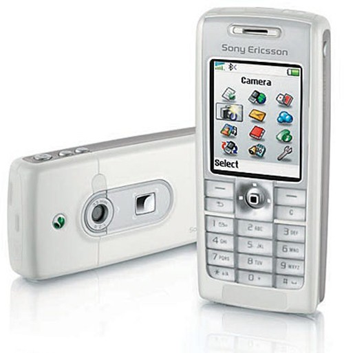 Sony Ericsson T630 (quý IV/2003): T630 không hoàn thành tốt vai trò đi sau T610, hoặc có thể xem như "kẻ đi trước" quá thành công, khiến "đàn em" bị lu mờ. Thân máy được thiết kế lại so với mẫu đi trước, không còn sự kết hợp màu. Nhưng Sony Ericsson cũng nhanh chóng "lật trang" khi ra mắt mẫu điện thoại kế cận sản phẩm này.
