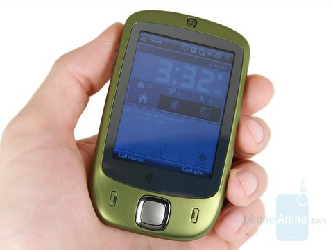 HTC Touch: Khi iPhone đầu tiên của Apple đặt chân đến thị trường, nhiều nhà sản xuất đua nhau tập trung vào sản xuất những điện thoại màn hình cảm ứng. Mặc dù nhiều người không biết đến thiết bị này nhưng HTC Touch là một trong những đối thủ nặng ký của iPhone khi đó. Điểm nổi bật nhất của HTC Touch chính là chú dế này chạy trên giao diện bóng bẩy nổi tiếng TouchFLO.