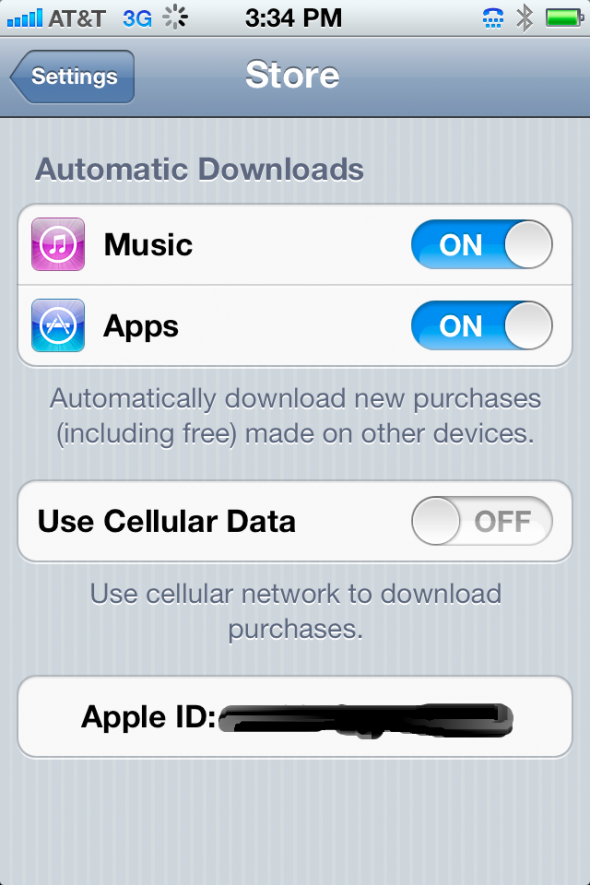Nếu sở hữu nhiều thiết bị chạy iOS và thường hay mua ứng dụng cũng như nhạc số trên iTunes, bạn có thể thiết lập để các thiết bị tự động download các nội dung số này về máy. Để thiết lập tự download, bạn hãy vào Settungs > Store rồi kích hoạt tính năng tự động download ứng dụng và nhạc như trong hình.