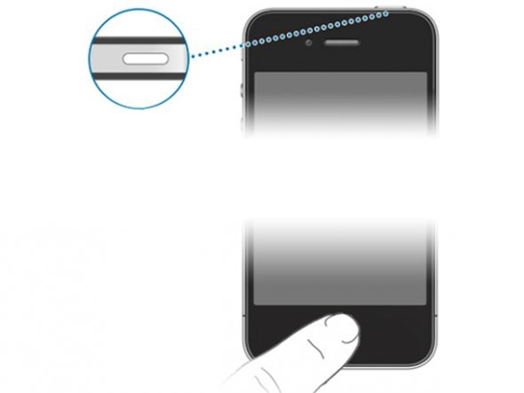 Trong trường hợp iPhone của bạn đang bị treo và bạn không thể sử dụng được màn hình cảm ứng cũng như nút Home. Bạn hãy giữ nút nguồn trong khoảng 6 giây để khởi động mại máy.