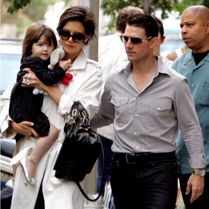 Đây là cuộc hôn nhân đầu tiên của Katie Holmes và là cuộc hôn nhân thứ ba của Tom Cruise. Trước đó, anh đã từng kết hôn với nữ diễn viên Nicole Kidman (họ đã nhận nuôi 2 đứa trẻ) và Mini Rogers.