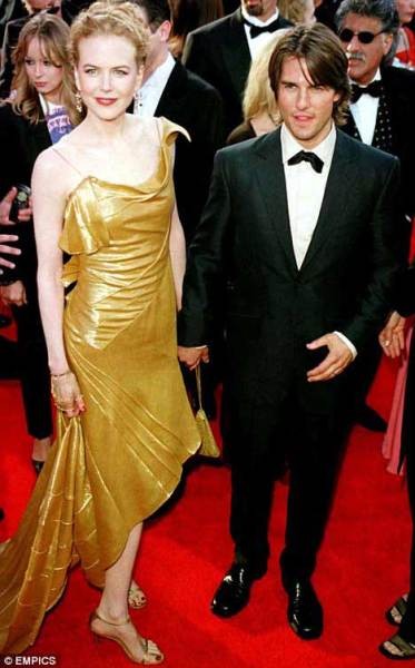 Tom Cruise và Nicole Kidman. Tom Cruise và Nicole Kidman chia tay năm 2001 sau 10 năm chung sống. Tài khoản của Nicole cũng tăng lên khi Tom đồng ý trả cô 85 triệu USD