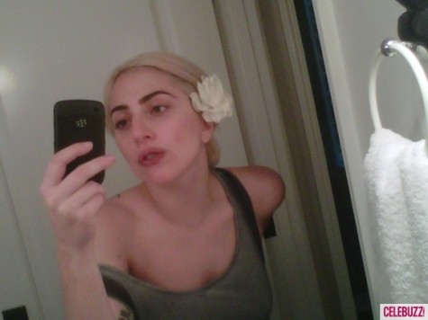 Lady Gaga khi không son phấn trông vẫn rất "quái"
