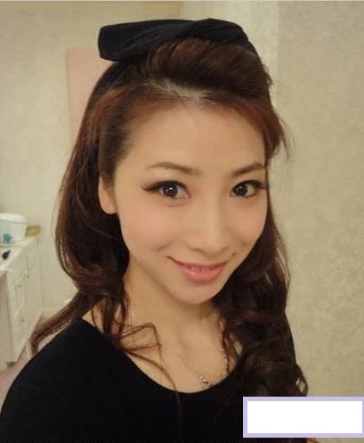 Sau khi chiến thắng trong cuộc thi tìm kiếm người mẫu ảnh cho một tạp chí phụ nữ, cô Masako đã khiến cả nước Nhật ngỡ ngàng trước vẻ trẻ trung của mình. Hiện giờ, cô ấy đang có ý định làm người mẫu ảnh chuyên nghiệp.