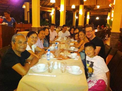 Ba mẹ và cả gia đình luôn có mặt bên cạnh Đoan Trang trong kỳ nghỉ ở Việt Nam...