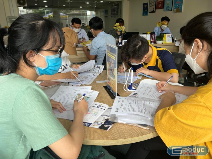 Trong tháng 5, nhiều thí sinh đến đăng ký xét tuyển bằng phương thức học bạ trung học phổ thông tại trường Đại học Gia Định (ảnh: Lê Phương)