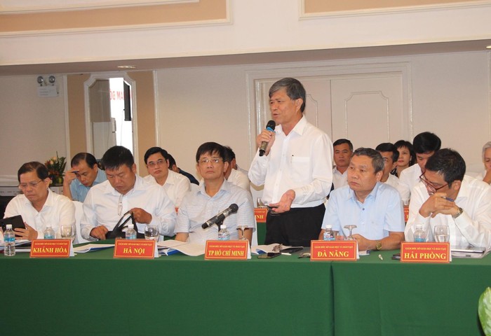 Giám đốc Sở Giáo dục và Đào tạo Thành phố Hồ Chí Minh phát biểu tại hội nghị