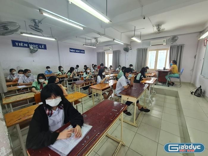Thí sinh tại Thành phố Hồ Chí Minh tham dự kỳ thi lớp 10 năm 2022-2023 (ảnh: P.L)