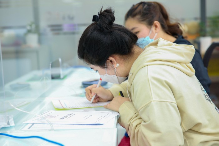 Một thí sinh đăng ký xét tuyển bằng học bạ tại một trường đại học ở Thành phố Hồ Chí Minh (ảnh minh hoạ: L.P)