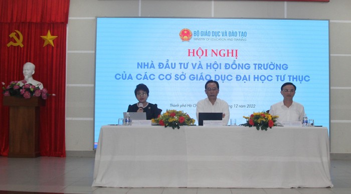Hội nghị nhà đầu tư và hội đồng trường của các cơ sở giáo dục đại học tư thục diễn ra tại Thành phố Hồ Chí Minh ngày 17/12 có Thứ trưởng Bộ Giáo dục và Đào tạo Hoàng Minh Sơn tham dự